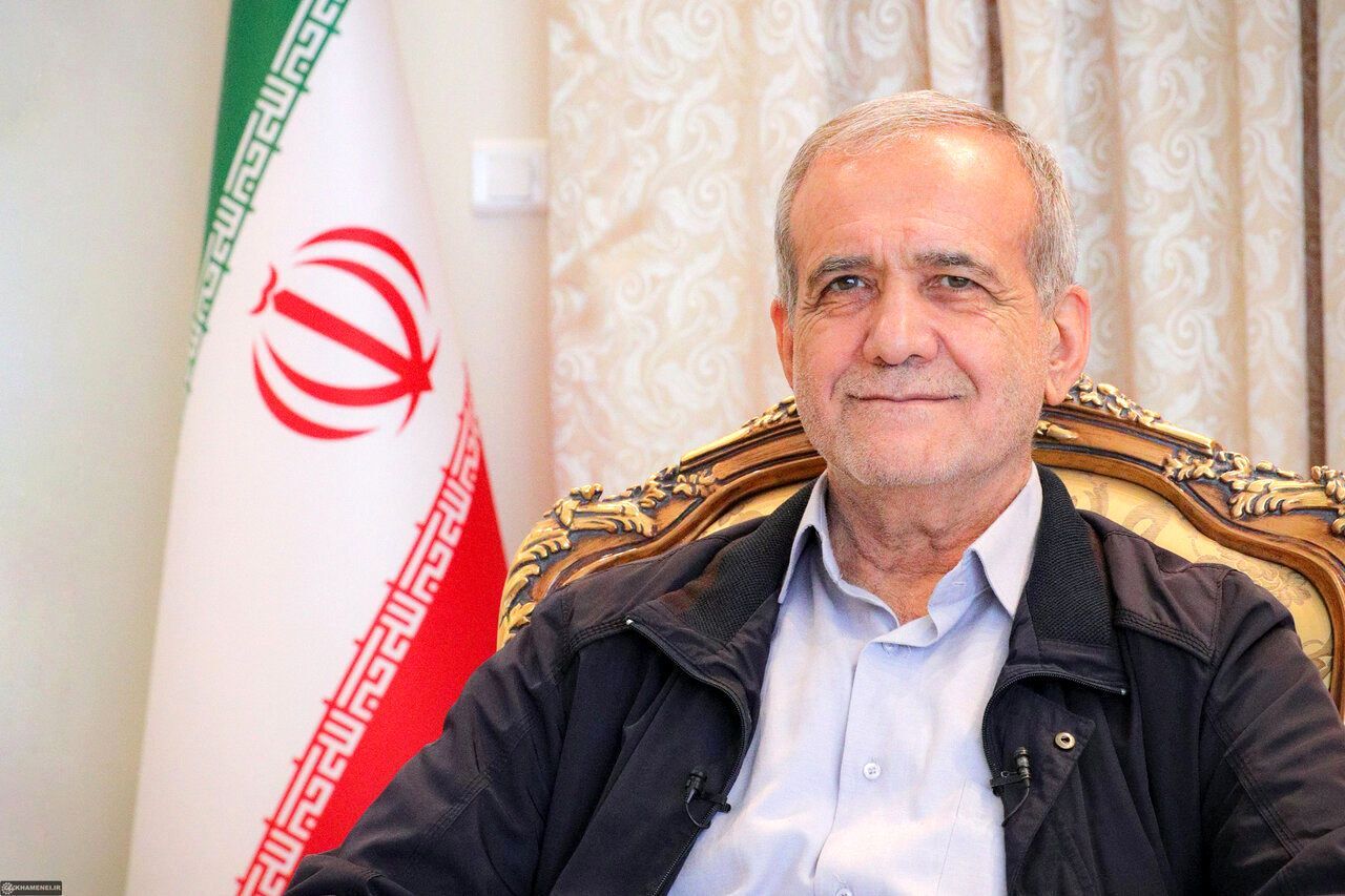 پزشکیان: وظیفه ما این است که با همه وجود در کنار مردم باشیم پزشکیان: وظیفه ما این است که با همه وجود در کنار مردم باشیم