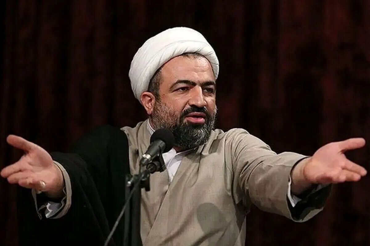 انتقاد رسایی از تعیین جایزه برای پلاکاردنویسی در تجمعات