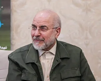 عکسی از دسته‌گل قالیباف برای مراسم چهلم سرلشکر موسوی