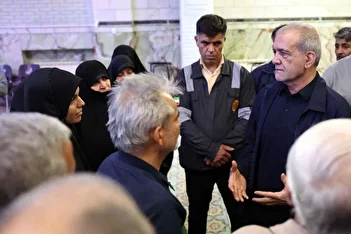 عکس/ بازدید میدانی پزشکیان در یکی از مساجد تهران