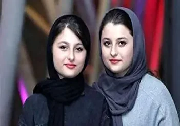 عکس یادگاری سارا و نیکا با مهناز افشار