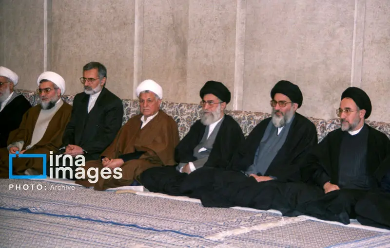 کمال خرازی در کنار رهبر انقلاب