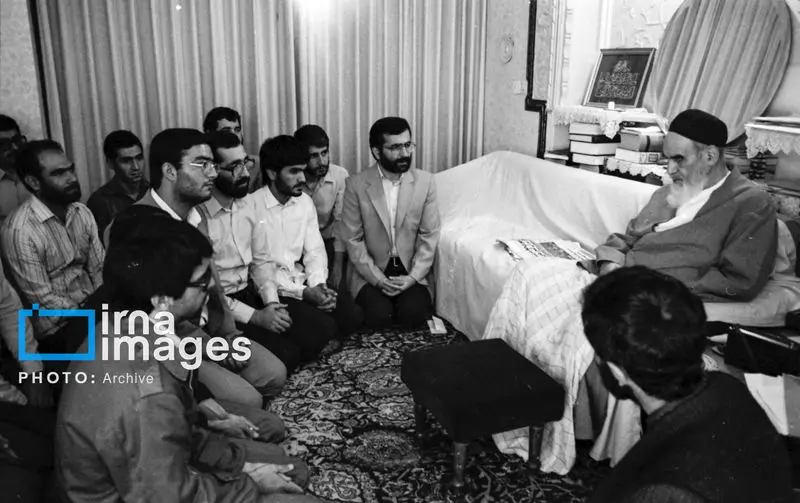 کمال خرازی در کنار رهبر انقلاب