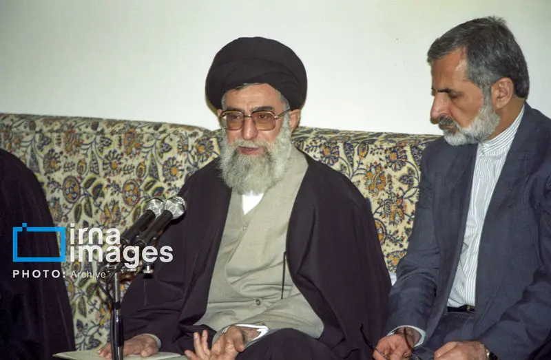 کمال خرازی در کنار رهبر انقلاب