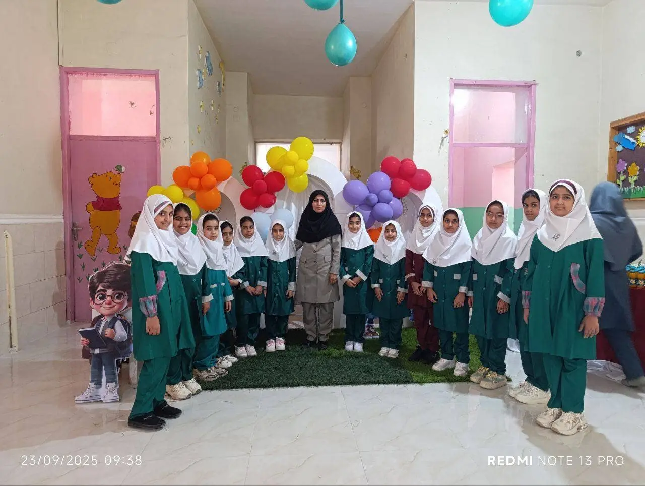 عکس یادگاری دانش‌آموزان مدرسه میناب