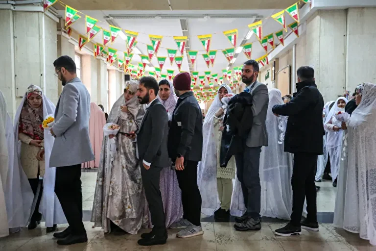 پشت‌پرده صف ۵۰۰ هزار نفری وام ازدواج؛ تسهیلات تکلیفی یا بمب تورمی؟/ تشدید شکاف میان وعده‌های حمایتی و توان واقعی اقتصاد دولت