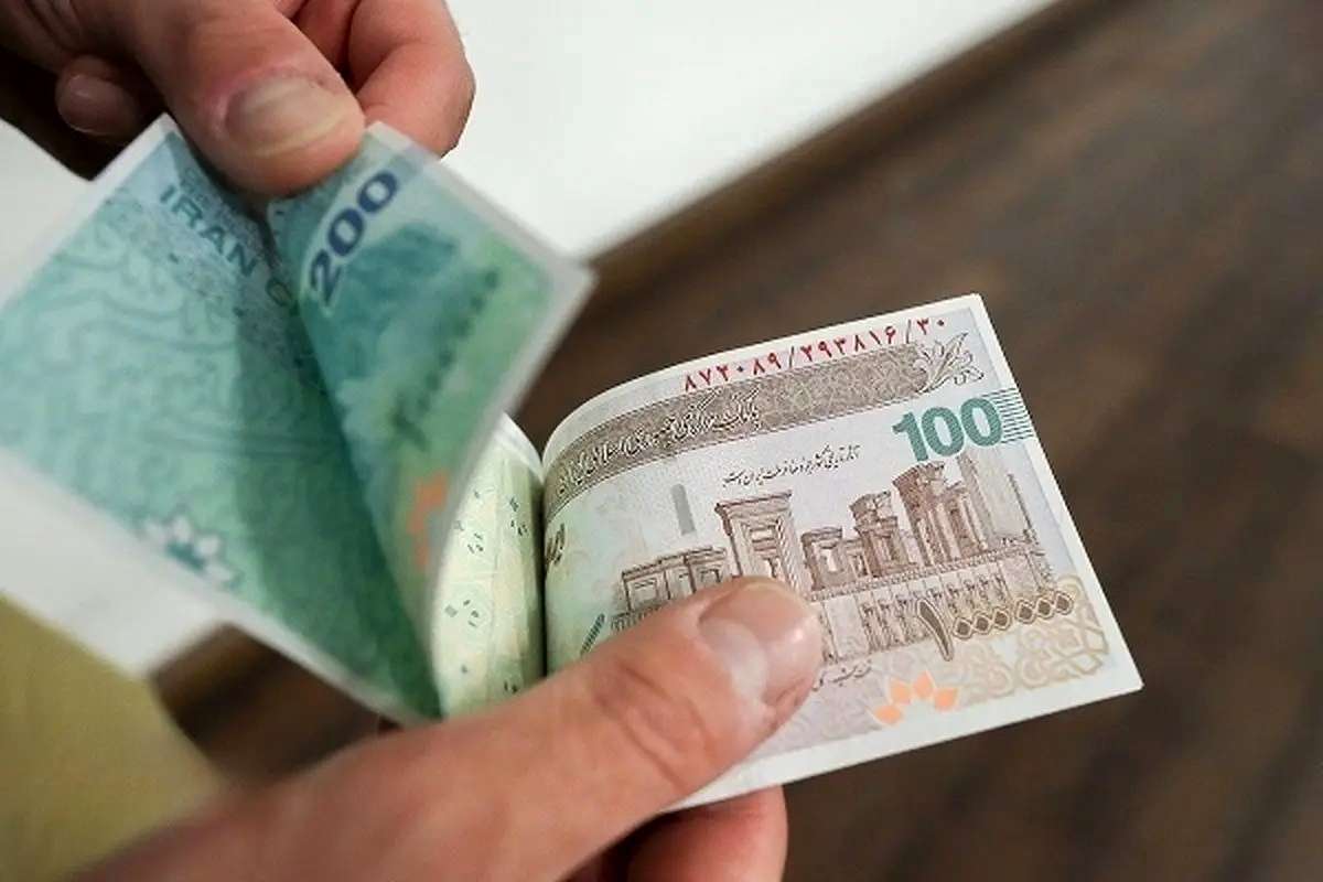 چرا تراول از دلار گران‌تر است؟/ اسکناس‌های درشت در بازار پرتقاضا شد