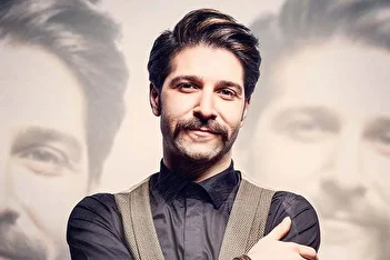 تصویر دیده نشده حمید هیراد با حضور پدر و مادرش