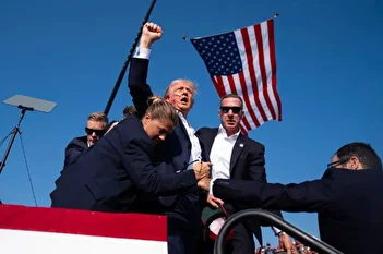 فیلم/ آرامش خاص یکی از حاضران در لحظه ترور ترامپ