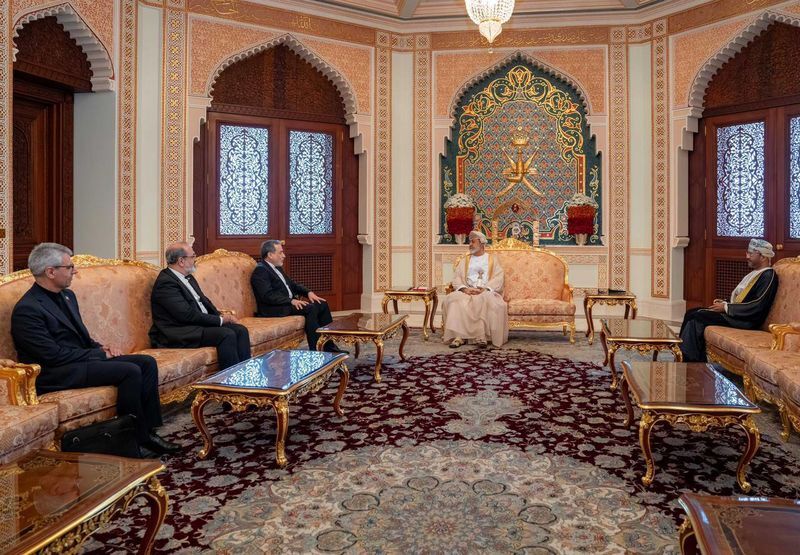 عباس عراقچی و سلطان هیثم بن طارق