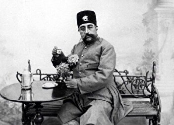 عکس یادگاری مظفرالدین‌شاه در ورشو لهستان ۱۳۰ سال پیش