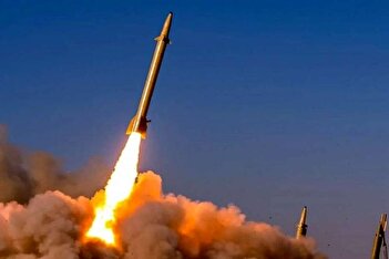 فیلم/ آتش‌سوزی در پایگاه نظامی انگلیسی میزبان بمب‌افکن‌های آمریکایی