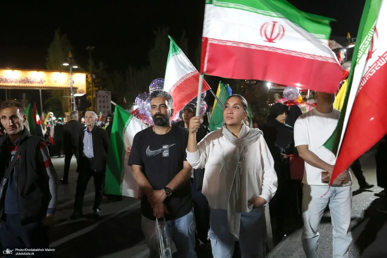 زنان بی حجاب در تجمعات