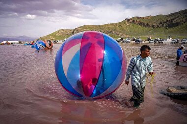 بازگشت رنگ صورتی به دریاچه مهارلو شیراز