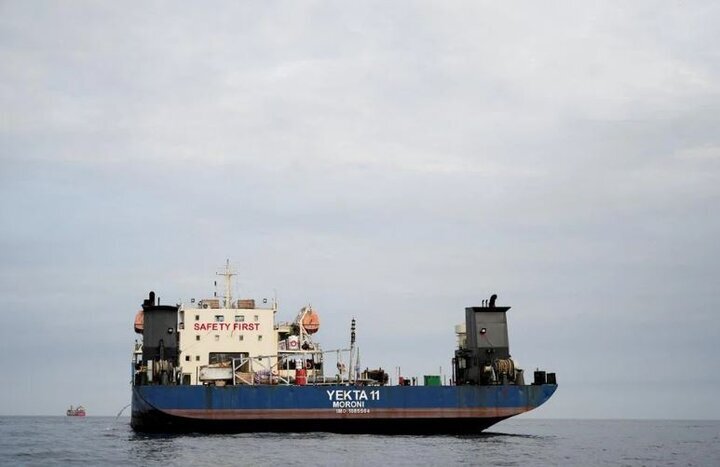 یک ابر نفتکش حامل ۲ میلیون بشکه نفت، همچنان در ایران است