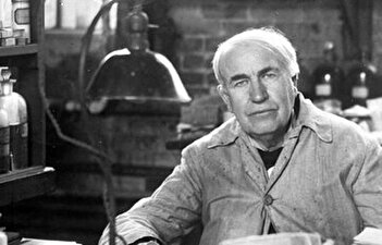 عکس/ توماس ادیسون در کنار یک خودروی برقی ۱۱۳ سال پیش