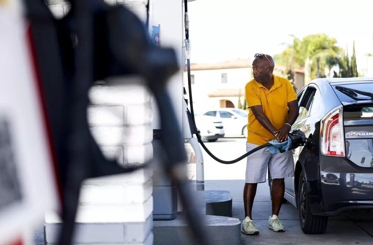 هر گالن بنزین در آمریکا به ۴.۲۳ دلار رسید