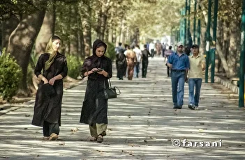 عکس / استایل ساختارشکنانه مادر و دختر در دهه ۸۰ خورشیدی