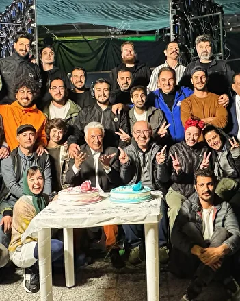 عکس/ دورهمی بازیگران در پشت صحنه «بی‌عاطفه»