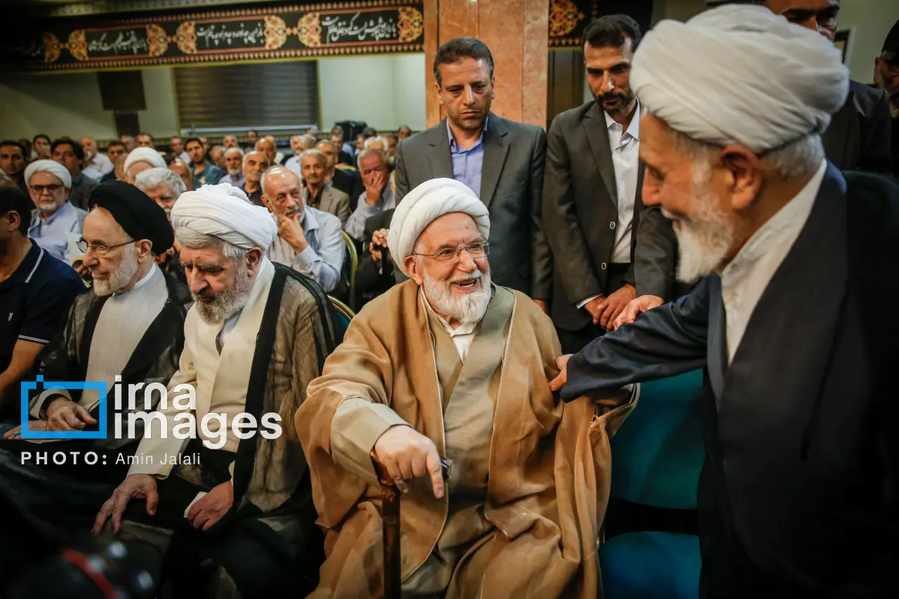 دیدار صمیمانه مهدی کروبی و علی‌اکبر ناطق‌نوری