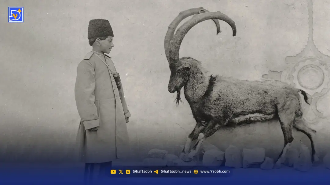 عکس/ آقازاده قاجار شکارچی و دو مارگیر و معرکه‌گیر
