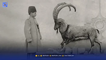 عکس/ آقازاده قاجار شکارچی و دو مارگیر و معرکه‌گیر