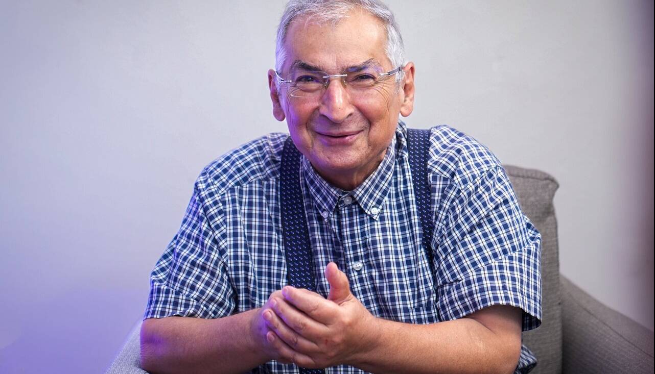 عکس صادق زیباکلام