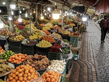 تصویری دیدنی از دوشنبه‌بازار رشت در دوران قاجار