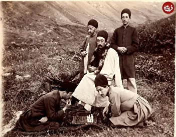 عکس/شطرنج‌بازی مردان قاجاری در جاده مازندران