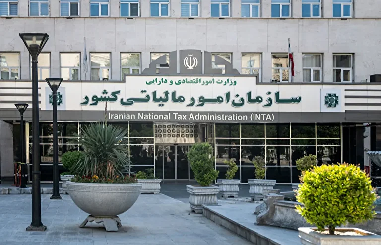 عقب نشینی مالیاتی؛ قرار است دست دولت کمتر در جیب مردم برود؟/ راهکار رفع بحران کسری بودجه نه فشار بر مردم، بلکه شناسایی فراریان از مالیات است