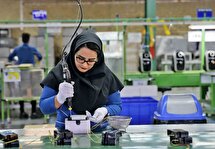 کاهش سن بازنشستگی زنان به ۲۰ سال؛ امتیاز ویژه یا مردانه‌تر شدن بازار کار؟