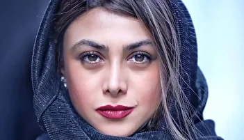 عکس / آزاده صمدی بازیگر و ماشین فوق لاکچری‌اش!