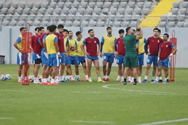 تمرین بازیکنان تیم ملی فوتبال ایران در کمپ تایتانیک