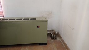 به نظر می رسد که متولیان برخی اماکن عمومی مانند موزه هنرهای تزئینی معاصر در اصفهان خانه بدون انجام خانه تکانی به استقبال نوروز رفته اند.