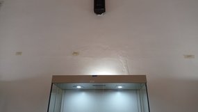 به نظر می رسد که متولیان برخی اماکن عمومی مانند موزه هنرهای تزئینی معاصر در اصفهان خانه بدون انجام خانه تکانی به استقبال نوروز رفته اند.