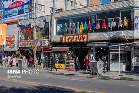 اواخر اسفند ۱۳۹۹ وضعیت شهر ارومیه نارنجی گزارش شده بود که این عامل باعث ممنوعیت سفر به این شهر در دوران سفر های نوروزی سال ۱۴۰۰ شد اما با این حال روند رو به رشد مبتلایان به کووید ۱۹ در این شهر موجب شده تا این شهر در هفته دوم فروردین در لیست شهر های قرمز کرونایی قرار بگیرد.