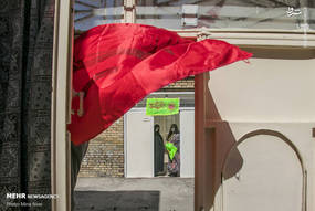 مردم تبریز در آستانه استقبال از جشن بزرگ نیمه شعبان با آذین بندی و چراغانی و نصب پرچم‌های امام زمان (عج) در قالب پویش مهدوی در محلات شهر تبریز به پیشواز این روز بزرگ رفتند.