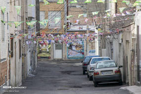 مردم تبریز در آستانه استقبال از جشن بزرگ نیمه شعبان با آذین بندی و چراغانی و نصب پرچم‌های امام زمان (عج) در قالب پویش مهدوی در محلات شهر تبریز به پیشواز این روز بزرگ رفتند.