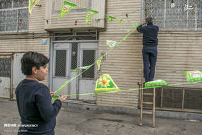 مردم تبریز در آستانه استقبال از جشن بزرگ نیمه شعبان با آذین بندی و چراغانی و نصب پرچم‌های امام زمان (عج) در قالب پویش مهدوی در محلات شهر تبریز به پیشواز این روز بزرگ رفتند.