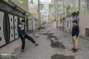 مردم تبریز در آستانه استقبال از جشن بزرگ نیمه شعبان با آذین بندی و چراغانی و نصب پرچم‌های امام زمان (عج) در قالب پویش مهدوی در محلات شهر تبریز به پیشواز این روز بزرگ رفتند.