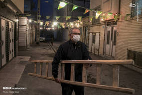 مردم تبریز در آستانه استقبال از جشن بزرگ نیمه شعبان با آذین بندی و چراغانی و نصب پرچم‌های امام زمان (عج) در قالب پویش مهدوی در محلات شهر تبریز به پیشواز این روز بزرگ رفتند.