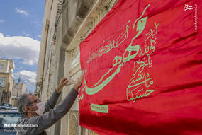 مردم تبریز در آستانه استقبال از جشن بزرگ نیمه شعبان با آذین بندی و چراغانی و نصب پرچم‌های امام زمان (عج) در قالب پویش مهدوی در محلات شهر تبریز به پیشواز این روز بزرگ رفتند.