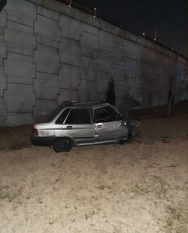 سقوط ۷ متری پراید به پایین پل و نجات معجزه آسای راننده در تهران