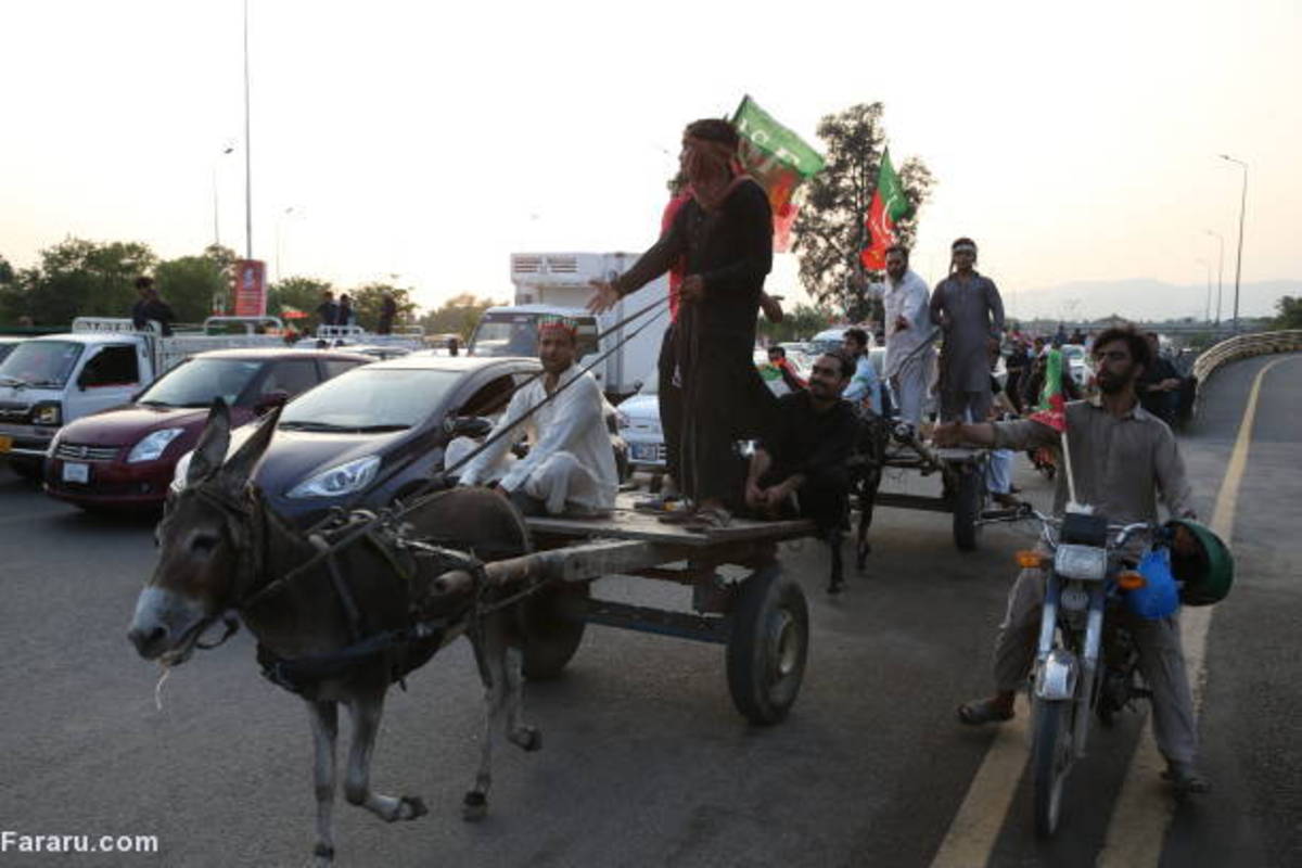 تظاهرات گسترده هواداران عمران خان علیه گرانی