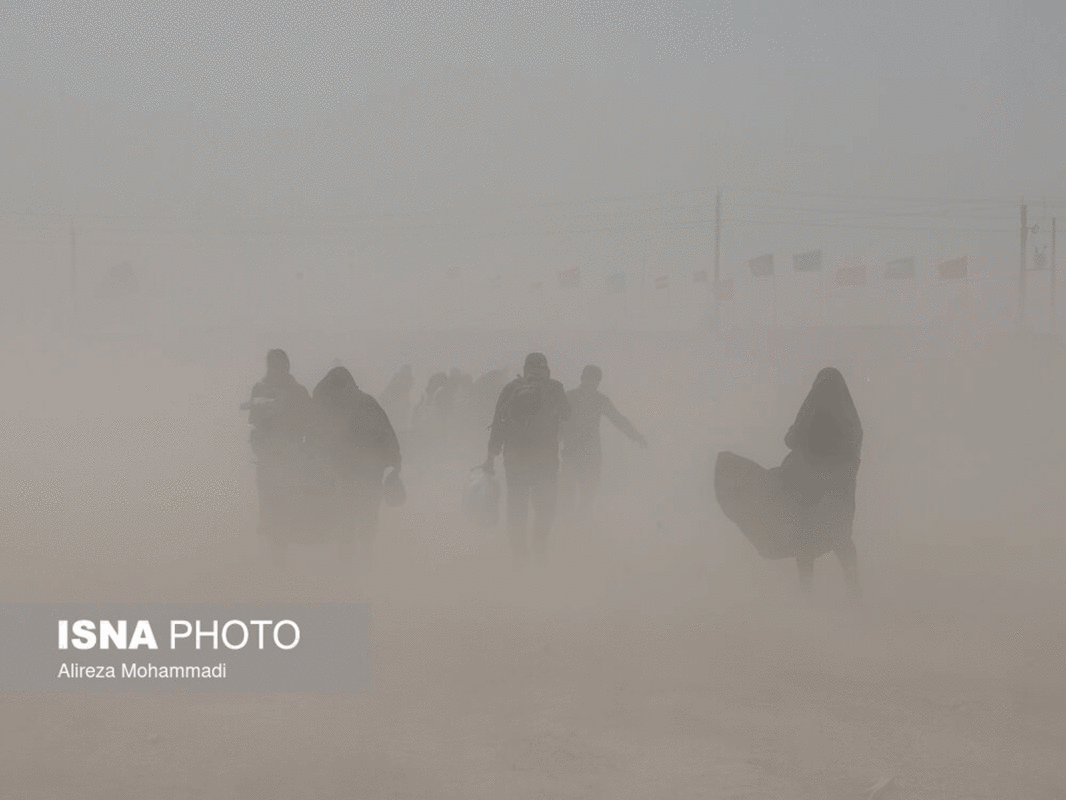 زوار ایرانی درگرد و غبار شلمچه