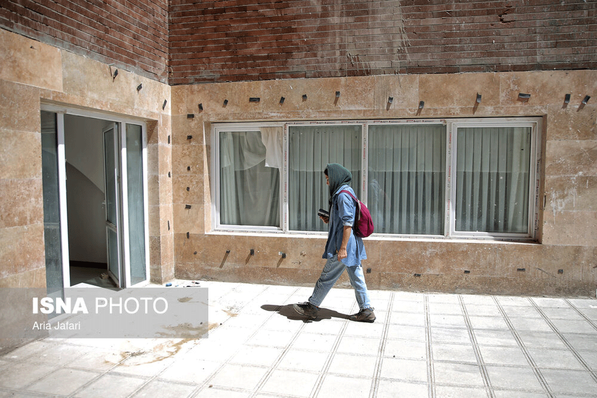 شغلی در میان زمین و هوا