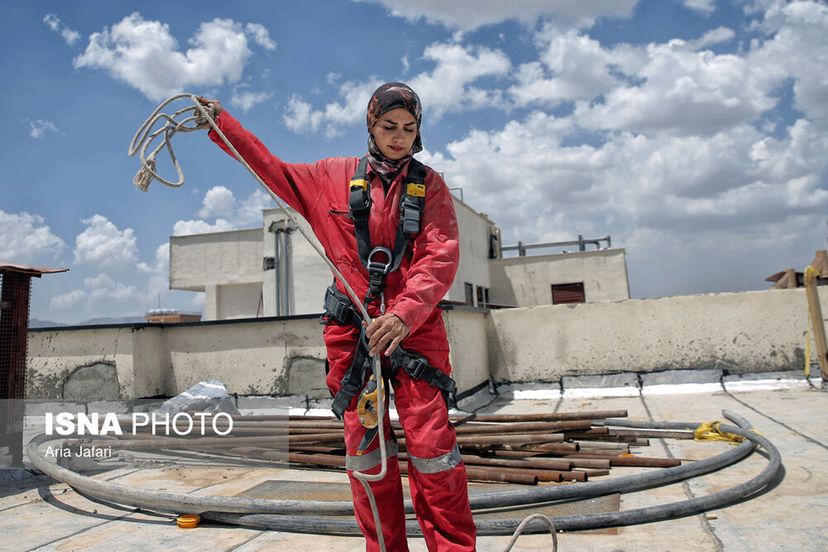 شغلی در میان زمین و هوا