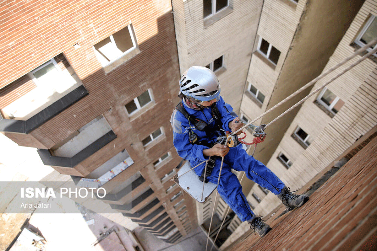 شغلی در میان زمین و هوا