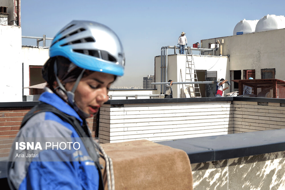 شغلی در میان زمین و هوا