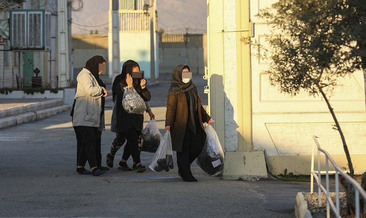۴۹ نفر از زندان زنان تهران آزاد شدند